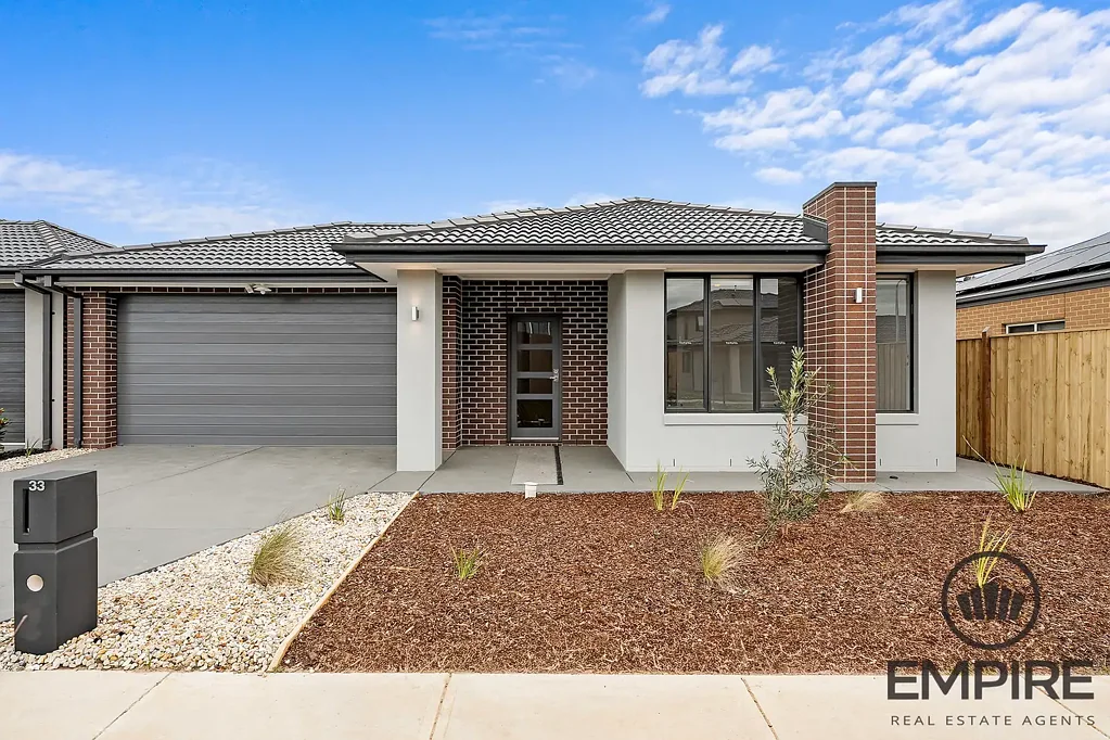 33 Bromeliad Street, Clyde North, VIC 3978