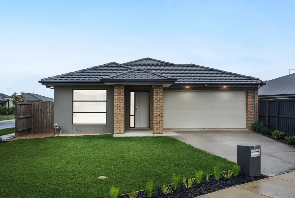 STUNNING NEAR-NEW 4BR MODERN HOME - STEPS FROM SCHOOLS & TRANSPORT