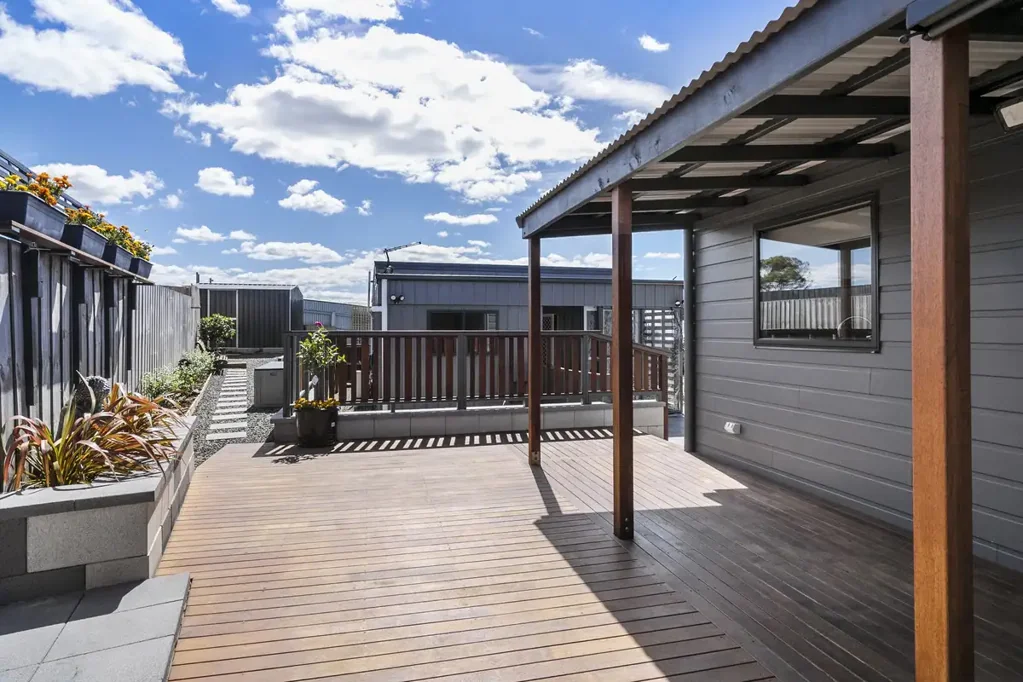 Swansea 3 Bedroom Modern Home with Versatile Studio & Immaculate Gardens