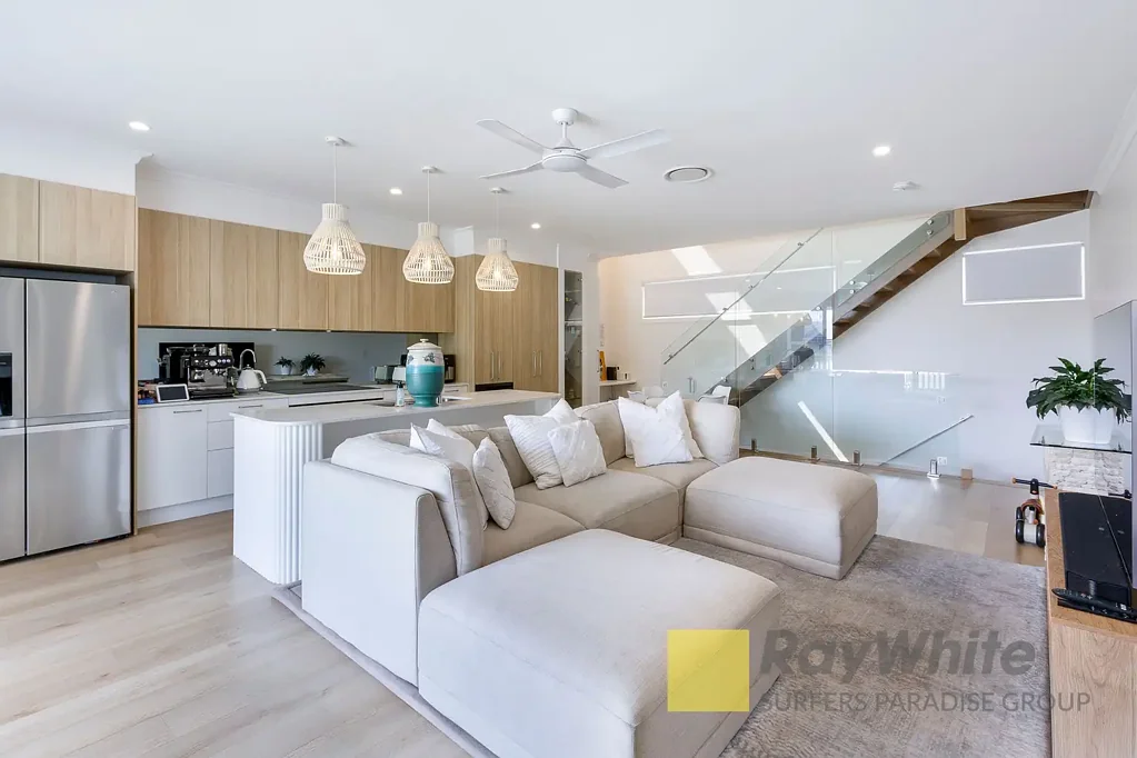 Stunning 3-Level, 3-Bedroom Contemporary Home in the Heart of Chevron Island!