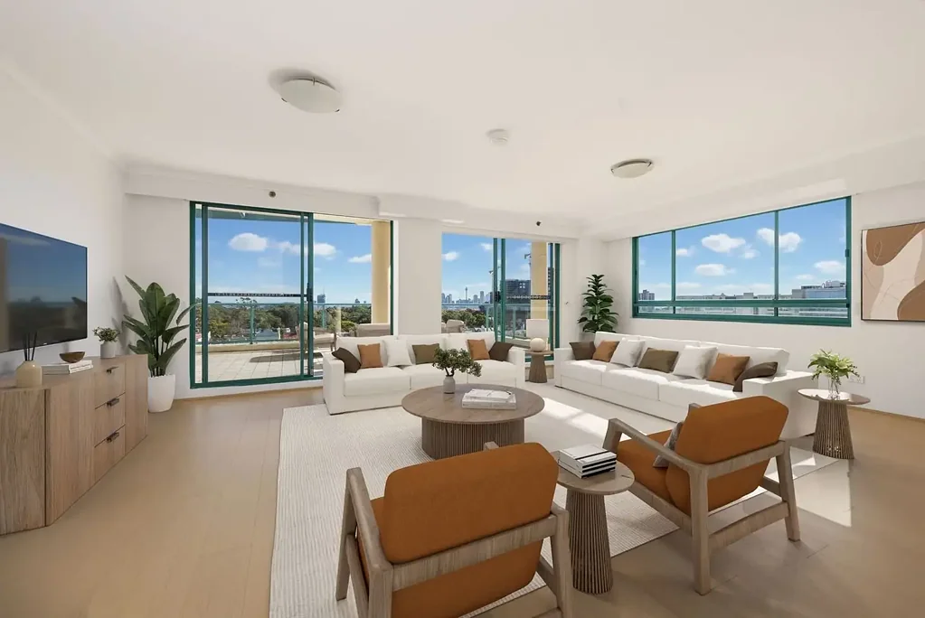 SPACIOUS SUB-PENTHOUSE WITH PANORAMIC CITY AND HARBOUR VIEWS