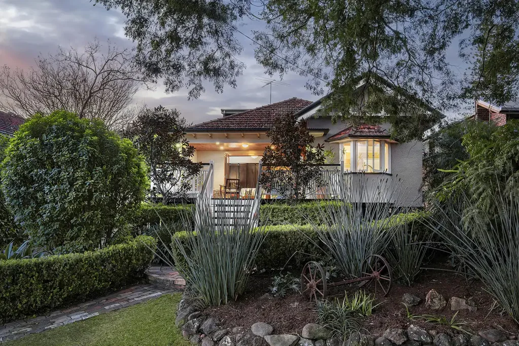 10 Otaki Road, Yeronga, QLD 4104