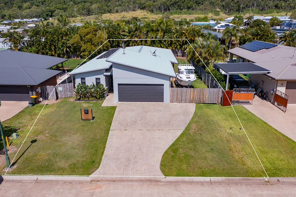83 Parker Road, Cannonvale, QLD 4802