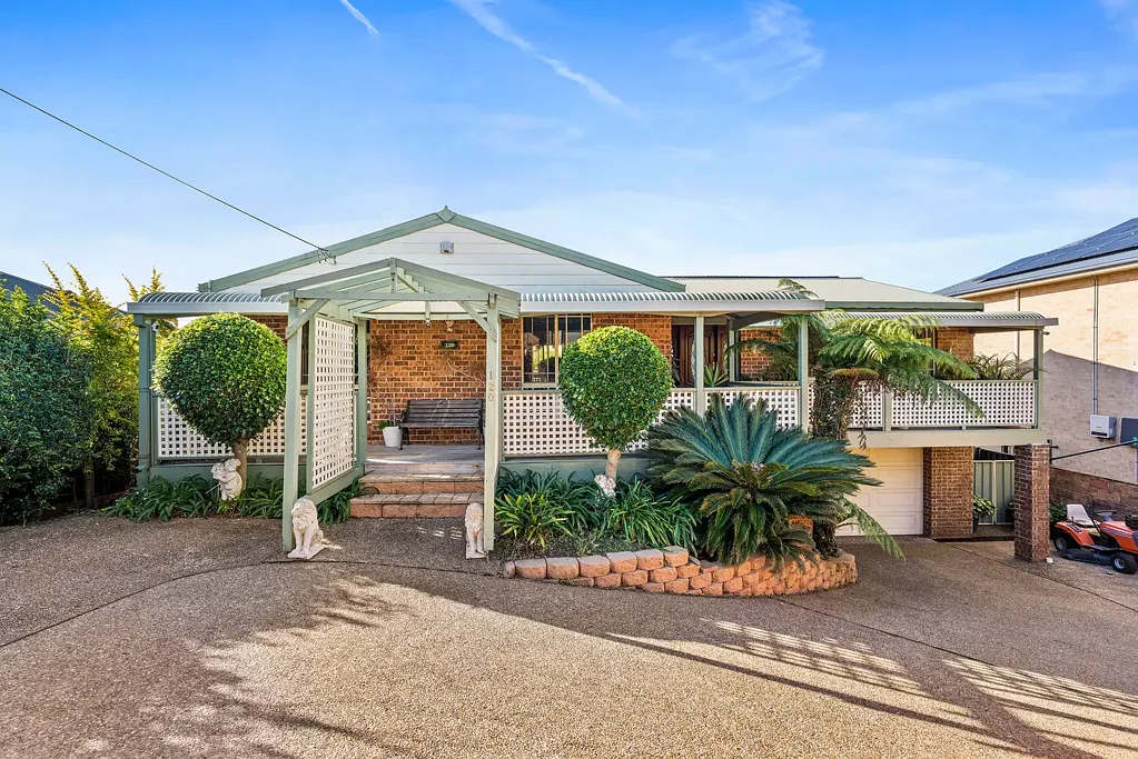 Koonawarra 5Zimmer Lake Views, Pool & Dual Living Potential