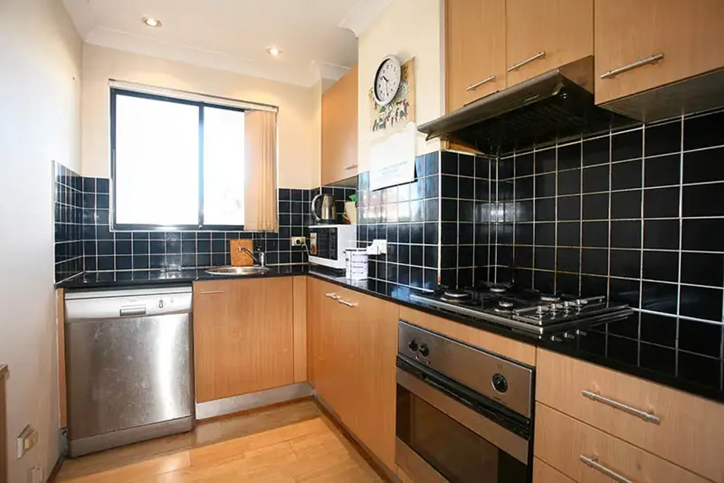Modern spacious one bedroom apartment
