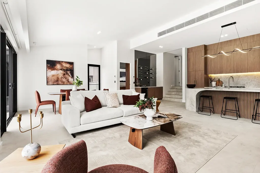 Dolans Bay 4房 宽敞家庭住宅 高天花板 自然光线充沛 私密户外娱乐区 现代厨房高端电器 四间精良卧室 主套房带阳台 灵活平面布局 四间时尚浴室 管道分区空调 便利Dolans Bay位置 Family Luxury by Dolans Bay