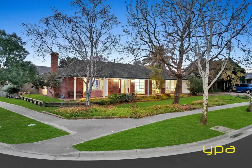 Cranbourne North 4બેડરૂમ Classic Ranch-Style Living with Tradesman-Friendly Versatility