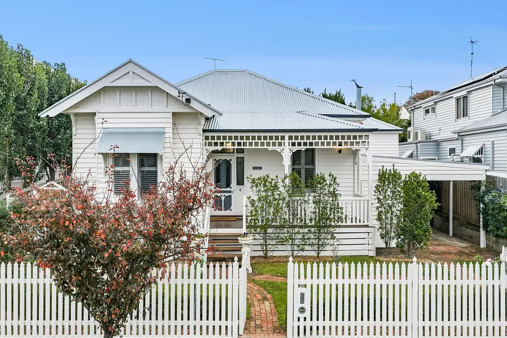 Newtown 3房  Stunning Edwardian home Circa 1910 in this superb location