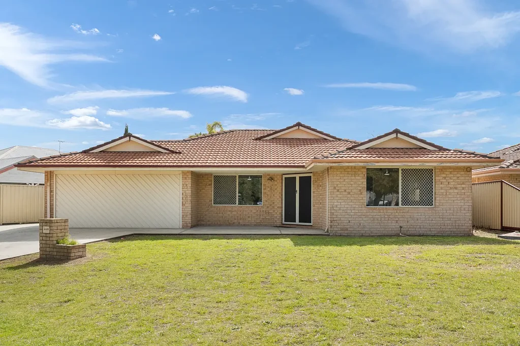 Charming 3x2 Family Home in Cul-De-Sac Location!