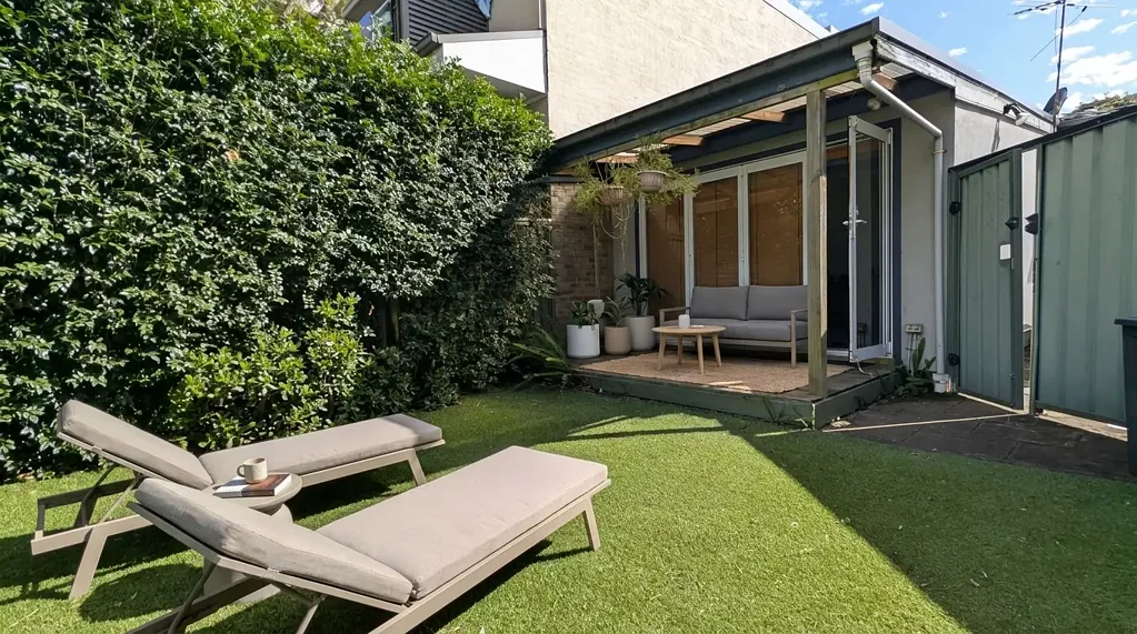 Charming Kensington One-Bedroom + STUDY Townhouse