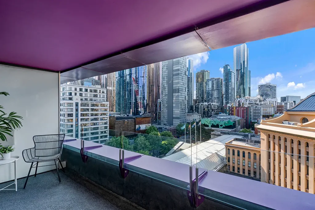 Sleek apartment offers ultra-convenient city living!