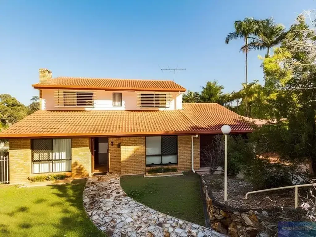Spacious Family Living in Sought-After Carindale