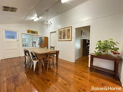 Goondiwindi 5Moenga Character-Filled Home in Exclusive Golf Club Precinct