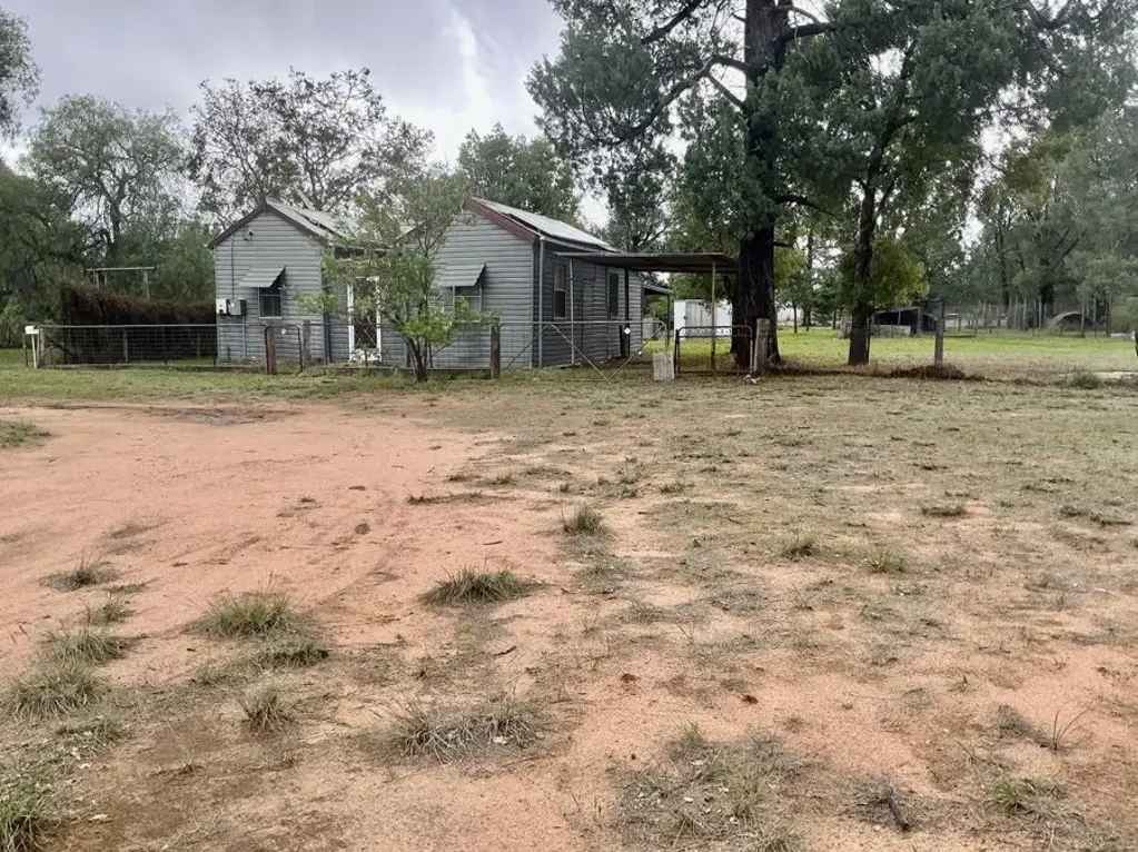 Baradine 2ห้องนอน QUIET COUNTRY LIVING WITH ROOM FOR  EXPANSION