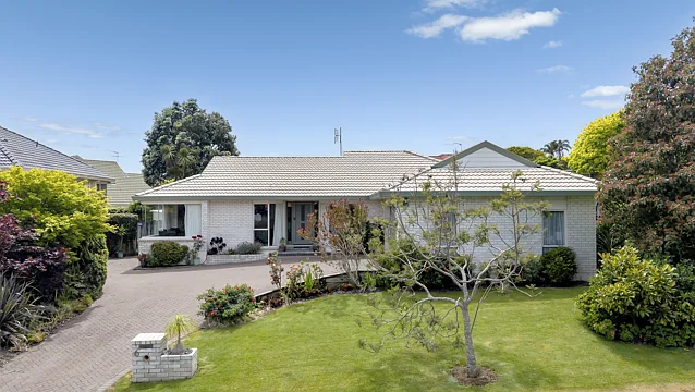 6 Bampton Rise, Northpark, Manukau City