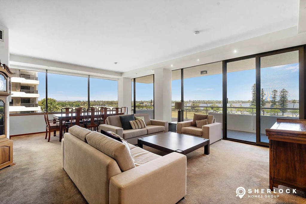Stunning riverside 3-Bedroom Apartment in East Perth