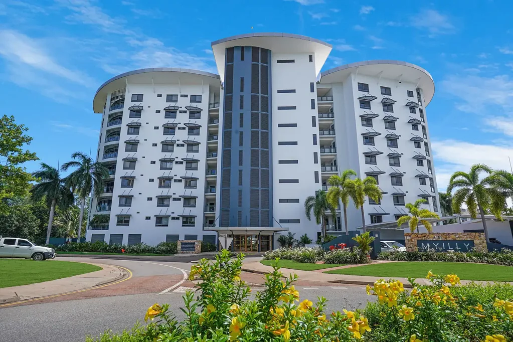 Three Bedroom Apartment in Cullen Bay overlooking Mindil Beach