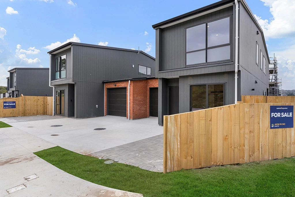 Opaheke 4房  Sunny, Brand-New 4-Bedroom Corner Home