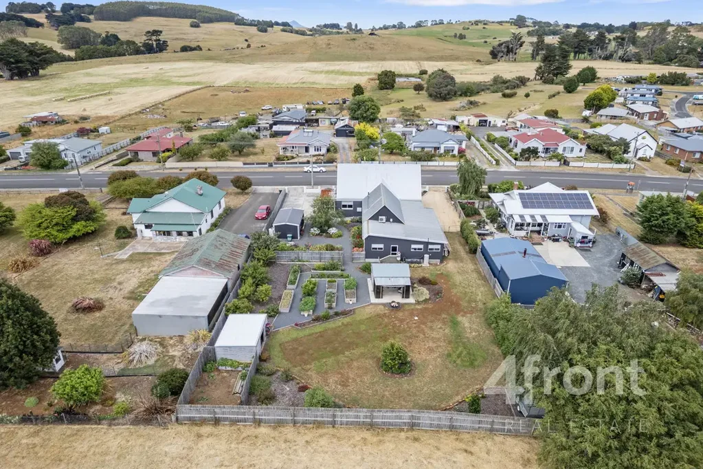 Yolla 4 Bedroom Iconic Character Living | 1821m² of Perfection