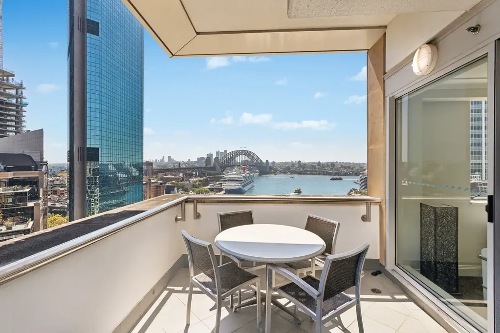 Eye-level Sydney Cove & Harbour Bridge views | 174m²