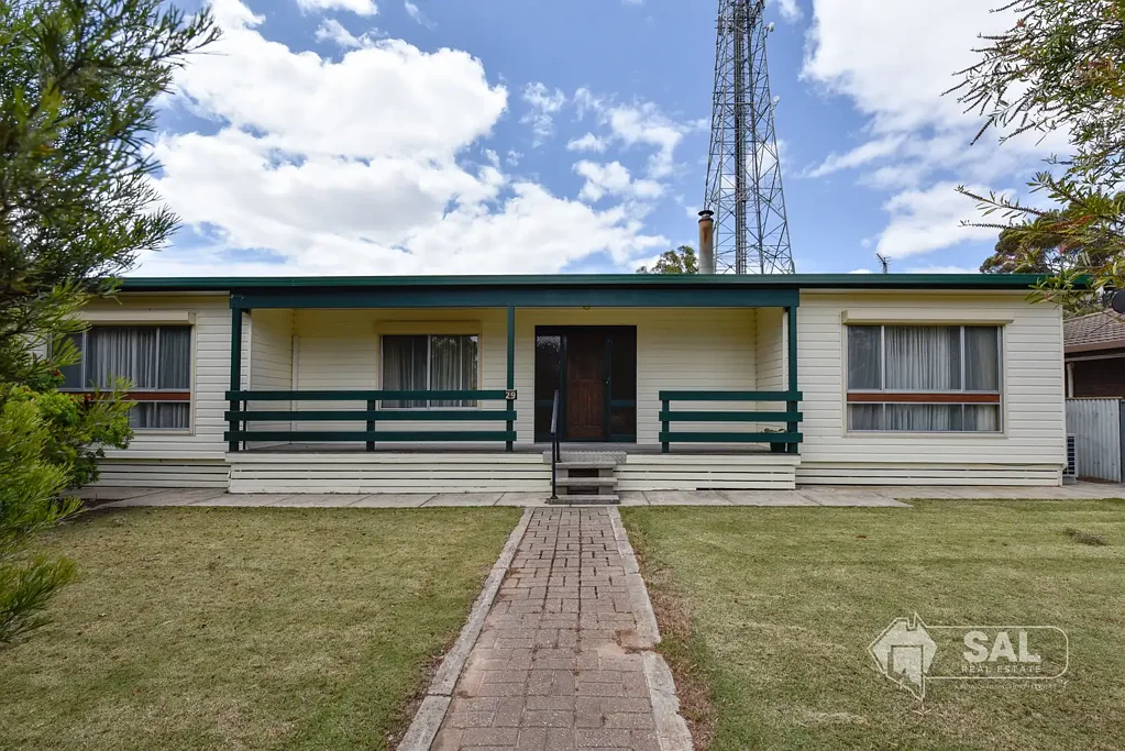 Bordertown 3chambre A Spacious Corner Allotment With Great Shedding & Loads of Future Potential