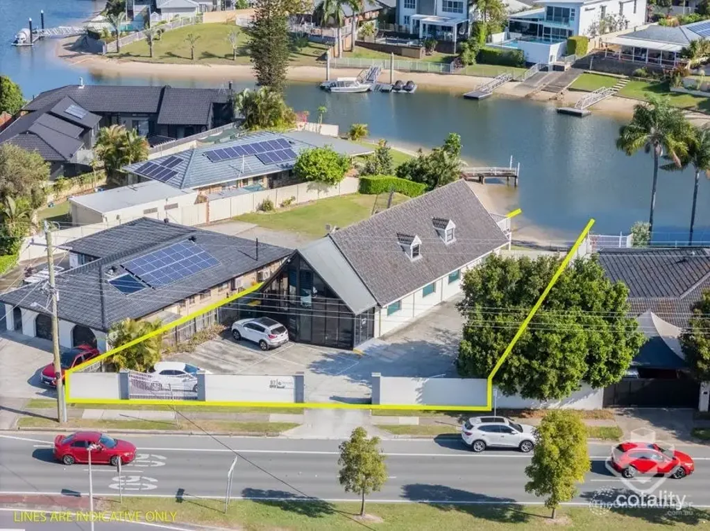 Bright and comfortable double bedroom with additional office area (work from home) in established shared accommodation on Ashmore Road in Bundall available 21 July 2026