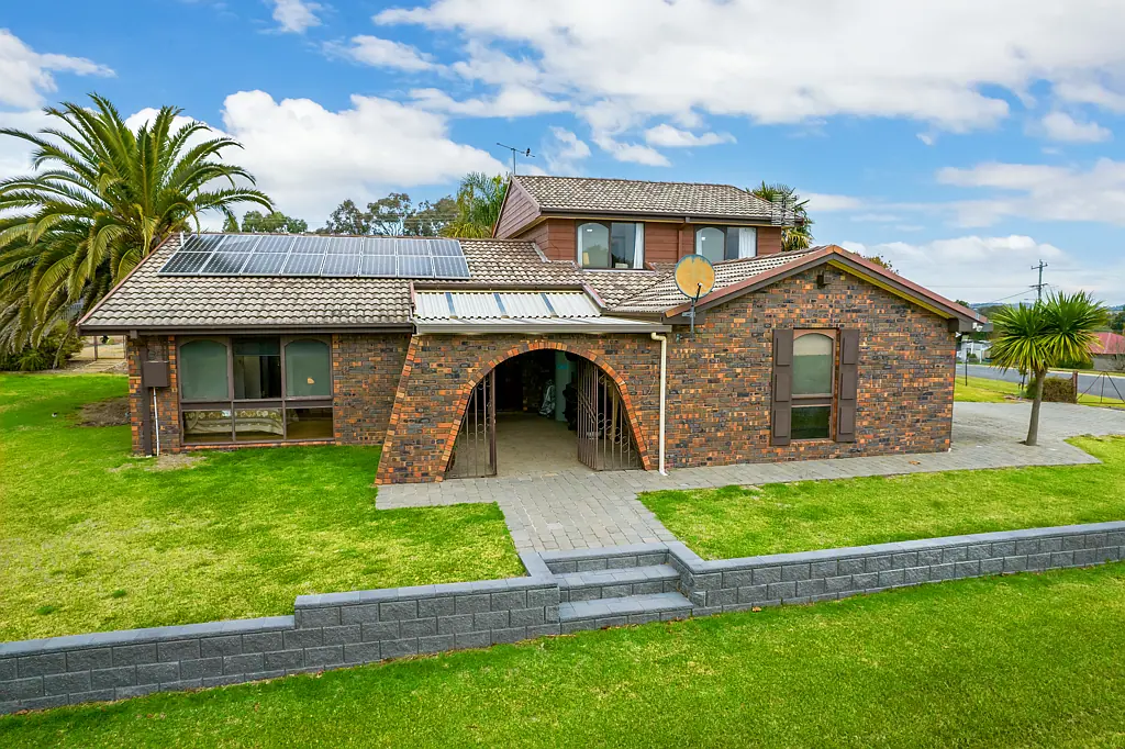 Boorowa 4 Bedroom Town living on expansive 4047m2 block