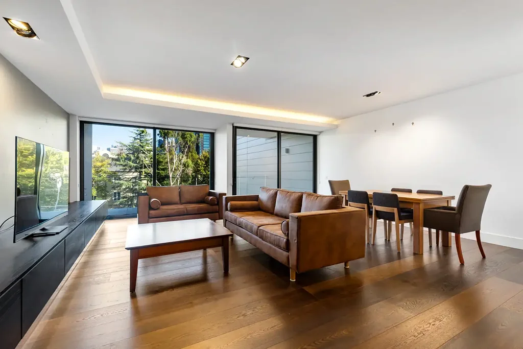East Melbourne 2房 设计独特，卓越天成 Exclusive by Design, Exceptional by Nature