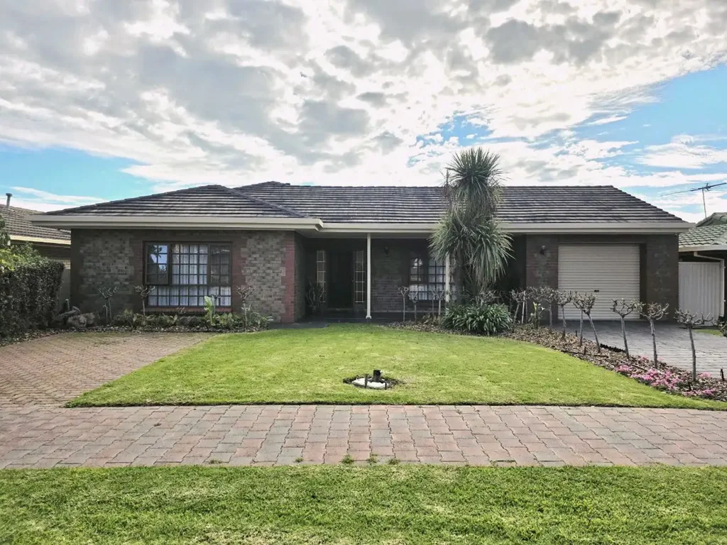 Hi, I'm a Beautifully Maintained Family Home in the Heart of Paradise