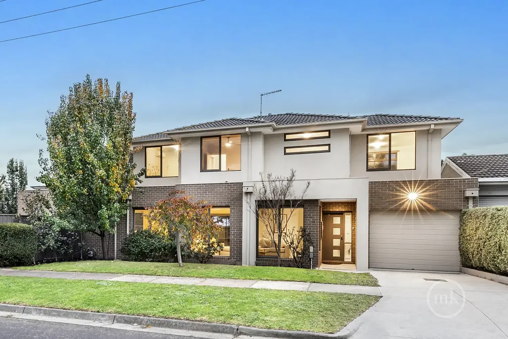 Greensborough 3બેડરૂમ Contemporary Luxury in a Prized Pocket
