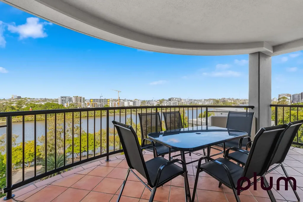 Spacious Riverside Apartment with Resort Style Facilities!