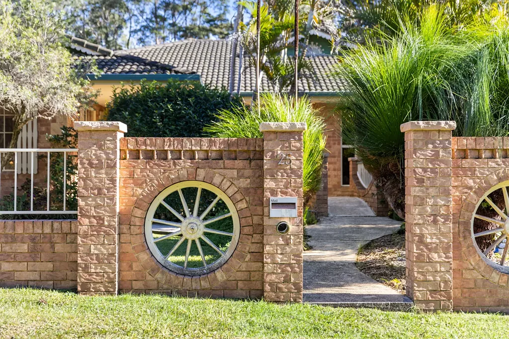 Repton 5 Bedroom Expansive Coastal Living set on 2.5 Acres with Room to Breathe