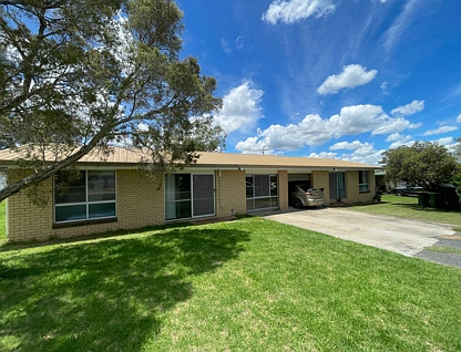 Units 1 & 2/15 Donovan Street, Pittsworth, Darling Downs, 4 ਕਮਰੇ, 2 ਬਾਥਰੂਮ, Apartment