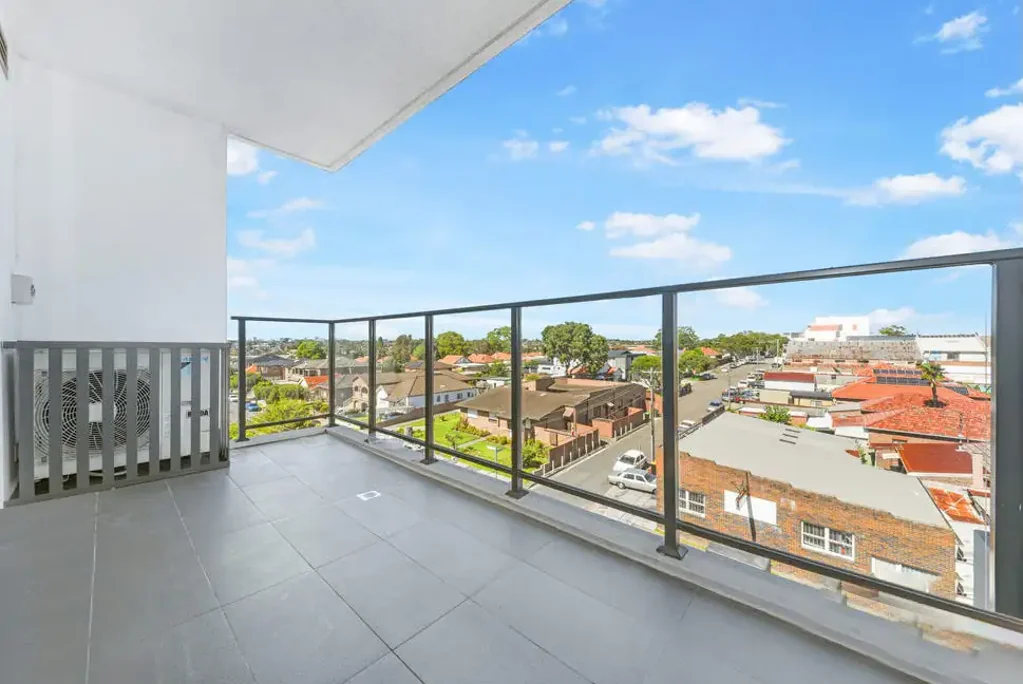 Campsie 2Phòng ngủ Onsite Sale Office - Bright 2-Bedroom Plus Study Apartment In The Heart Of Campsie For Sale