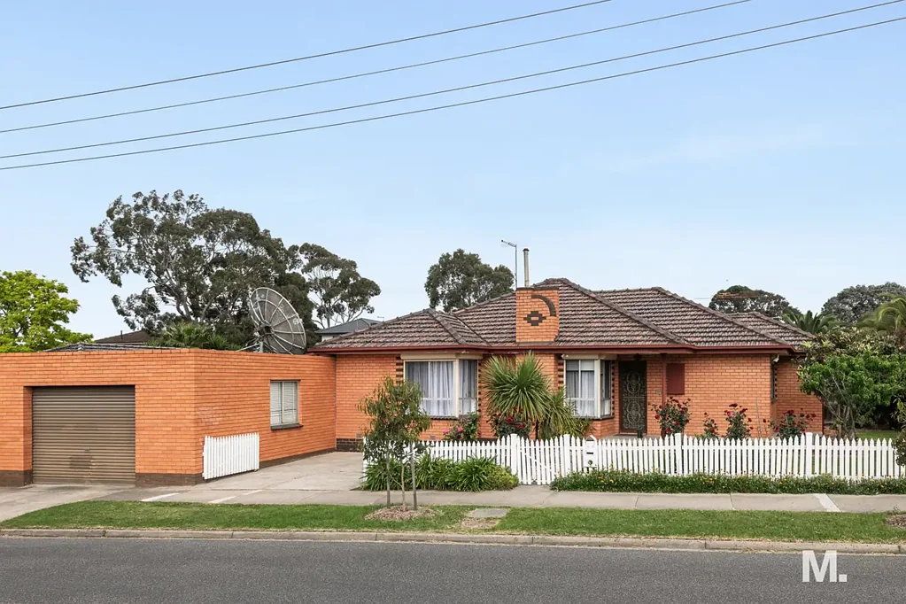 Keilor East 3房 Bellarine 街区，让您心动不已。 THIS BELLARINE WILL HAVE YOU IN A SPIN.