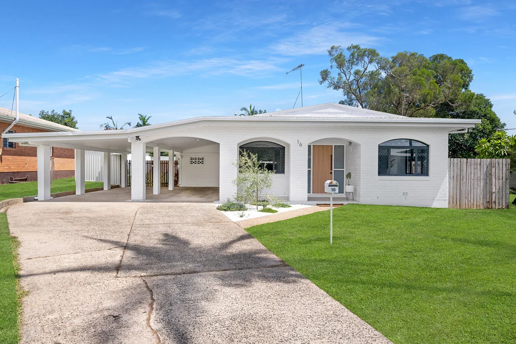 16 Primrose Street, Mooroobool, QLD 4870