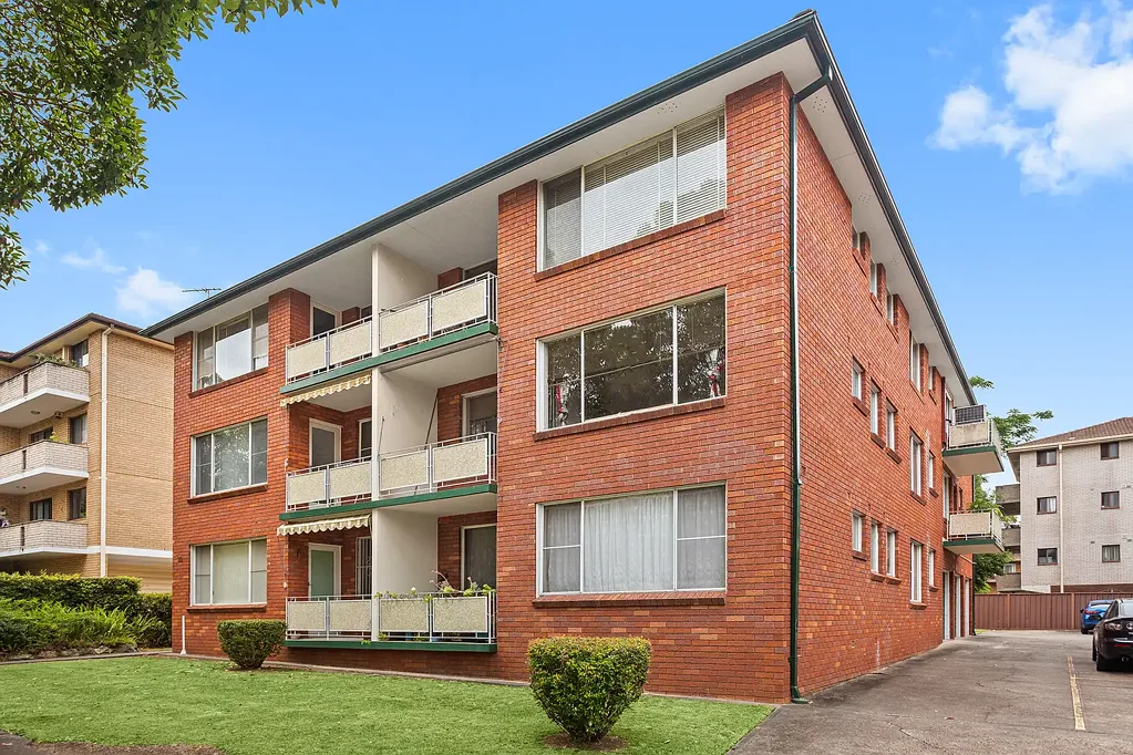 2 Bedroom Unit in Convenient Location