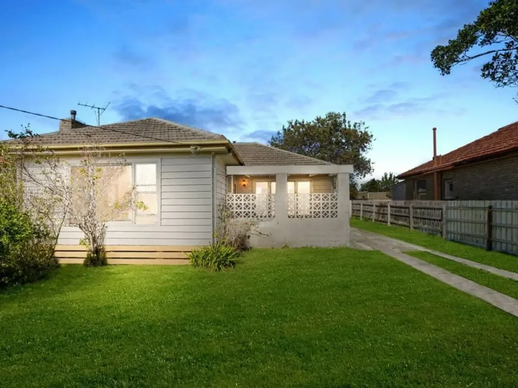 3 BEDROOMS HOUSE