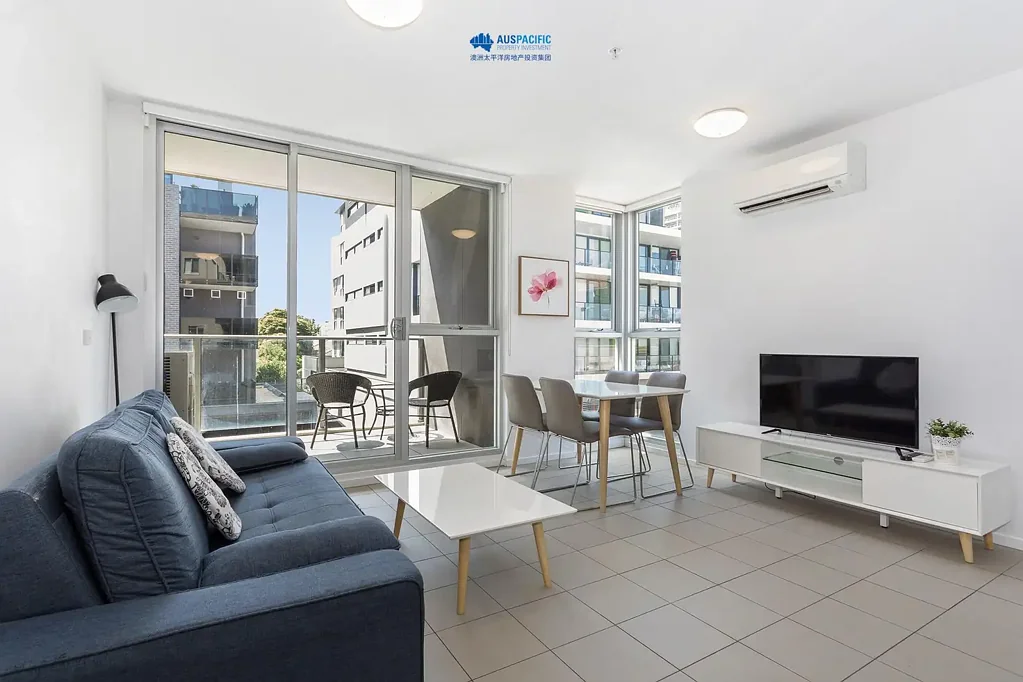 Box Hill Gem: 2-Bed, Modern Kitchen & Sunny Balcony – Move-In Ready!