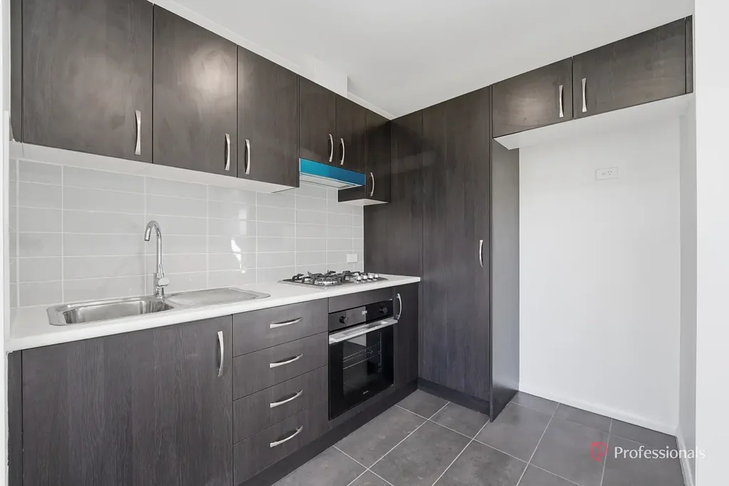 MODERN 3-BEDROOM UNIT IN CONVENIENT LOCATION