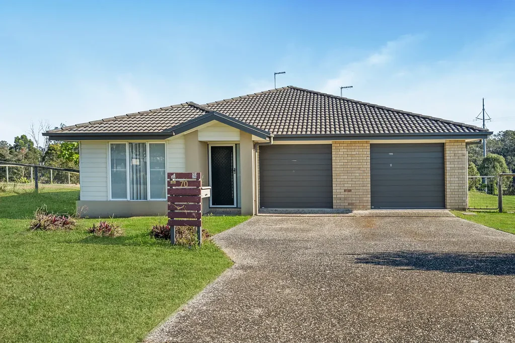 Stylish 2-Bedroom Duplex in Karalee - Peaceful Living with City Convenience