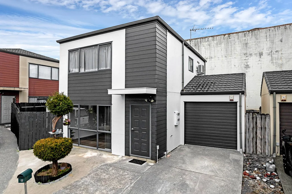 Henderson 3 Bedroom Henderson Hotspot - Owners Want Action!