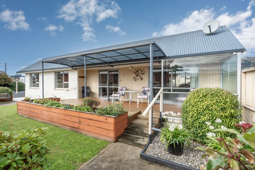 Mosgiel 3房  Its All Right Here... Something Special Now For Sale!!!