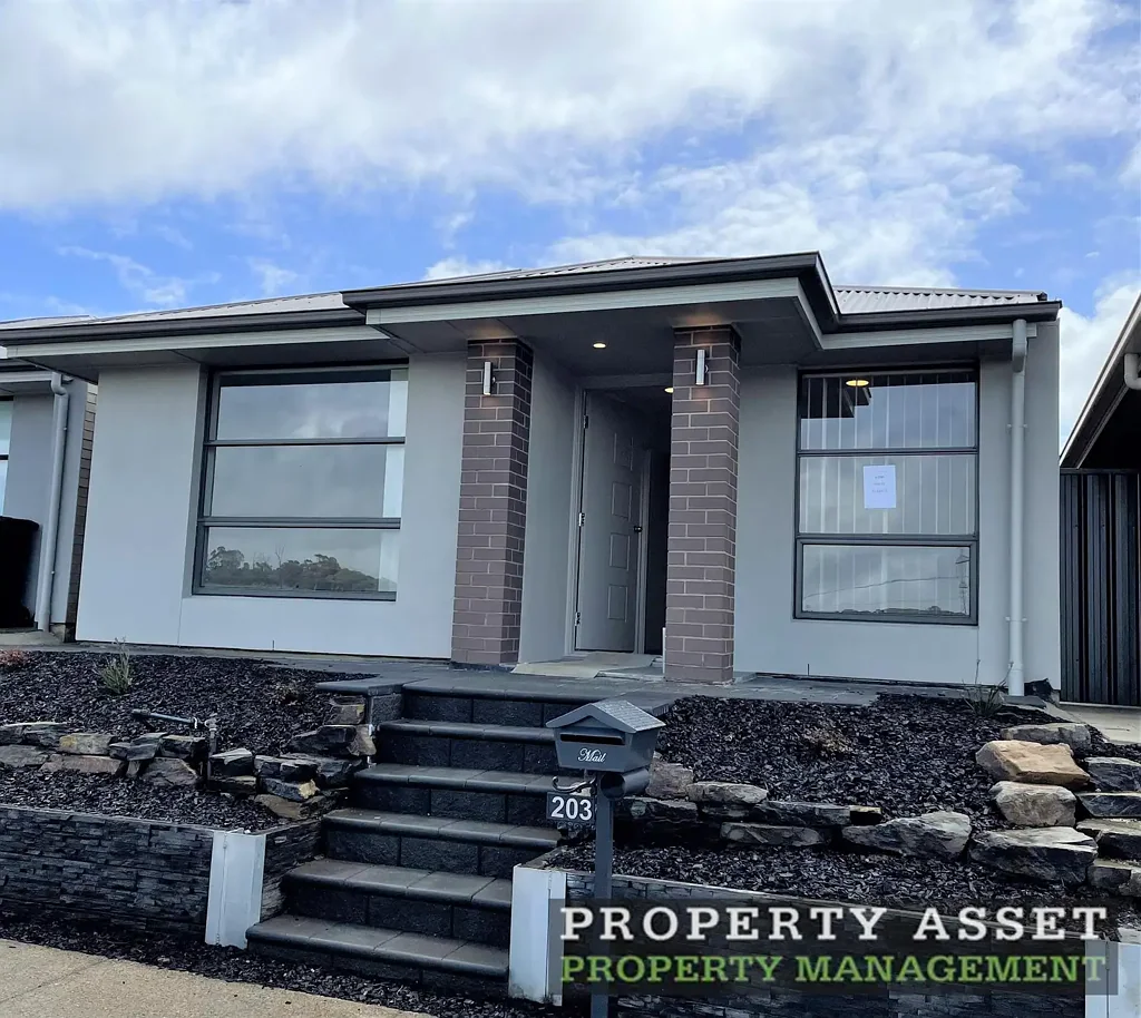 Three Bedroom Family  Home With SOLAR