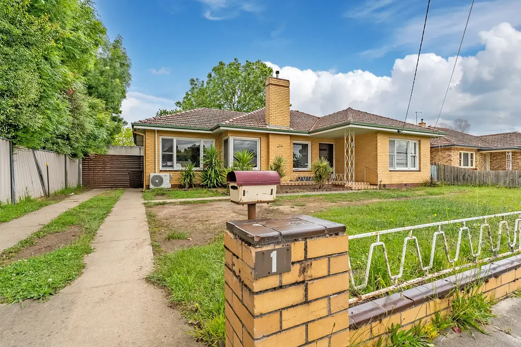 Alfredton 3 Bedroom An Abundance of Potential in a Highly Sought-After Locale
