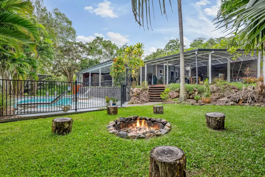 8 Woodlands Court, Mooloolah Valley, QLD 4553