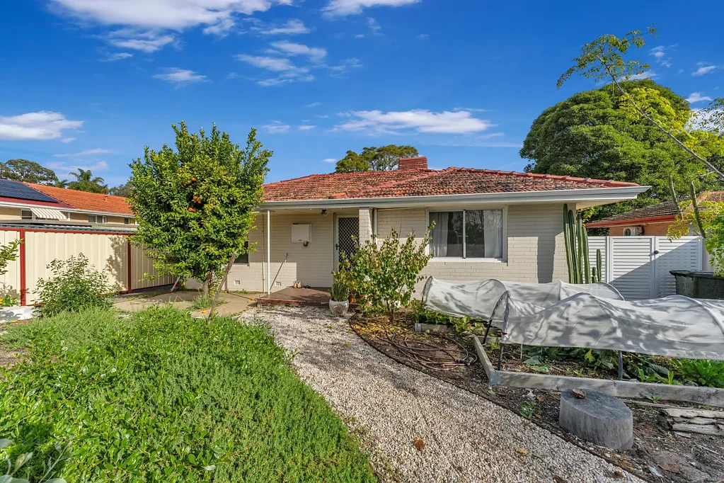 Lockridge 3침실 Established Front Gardens - Beautiful Timber Floors - So Much Character!