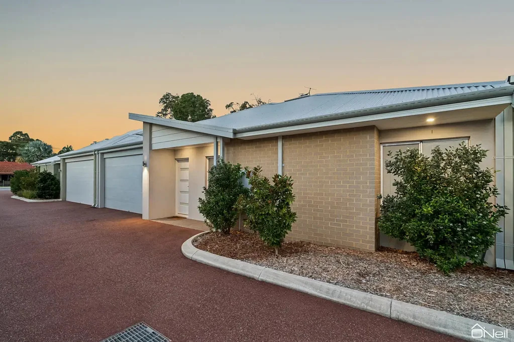 2/11 Church Street, Kelmscott, WA 6111