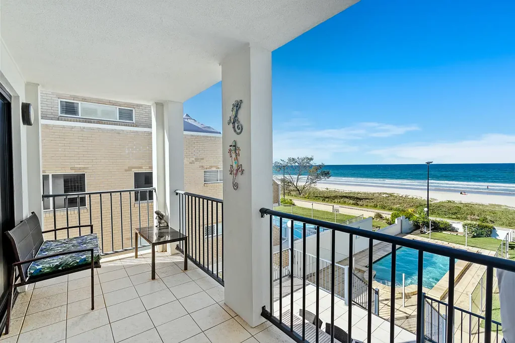 Tugun 3ห้องนอน Absolute Beachfront Opportunity – Tightly Held Boutique Block