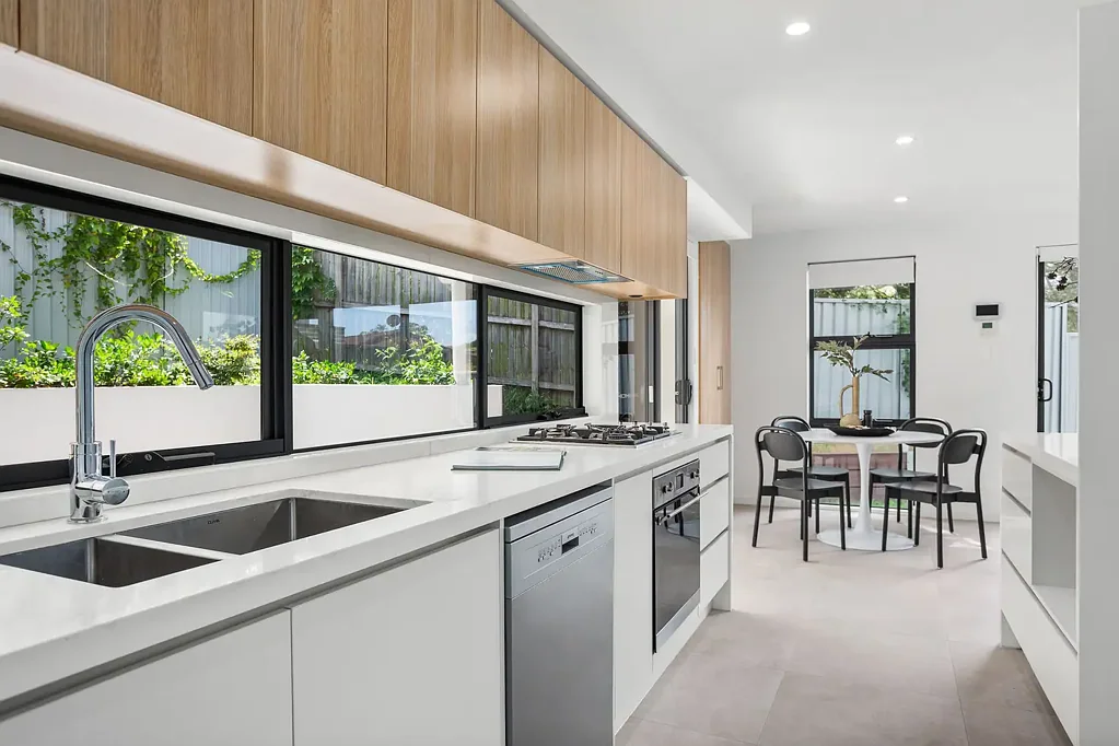 Fully Furnished Immaculate Townhouse!